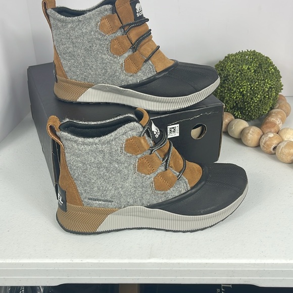 Sorel
OUT 'N ABOUT III CLASSIC Women
Taffy (Sz 7.5) Color Camel NWT - Picture 10 of 11